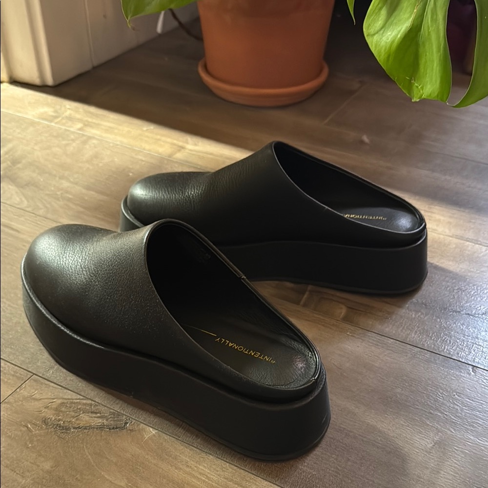 INTENTIONALLY BLANK Black Mules & Clogs